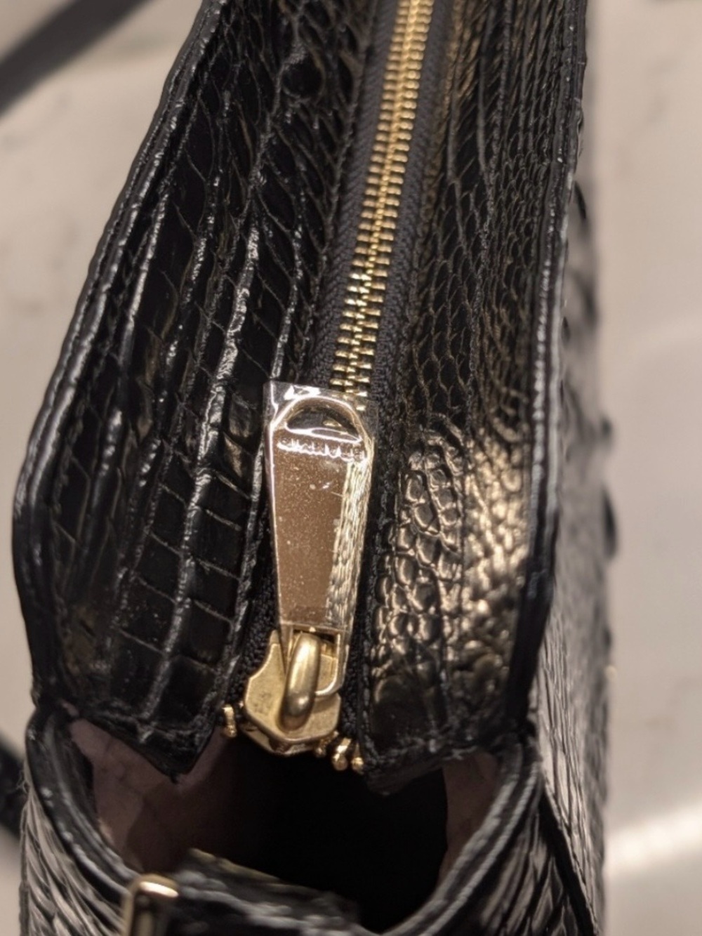 NWT Brahmin Black CARRIE Croc-Embossed Crossbody Bag 9x7.5” - Picture 8 of 8